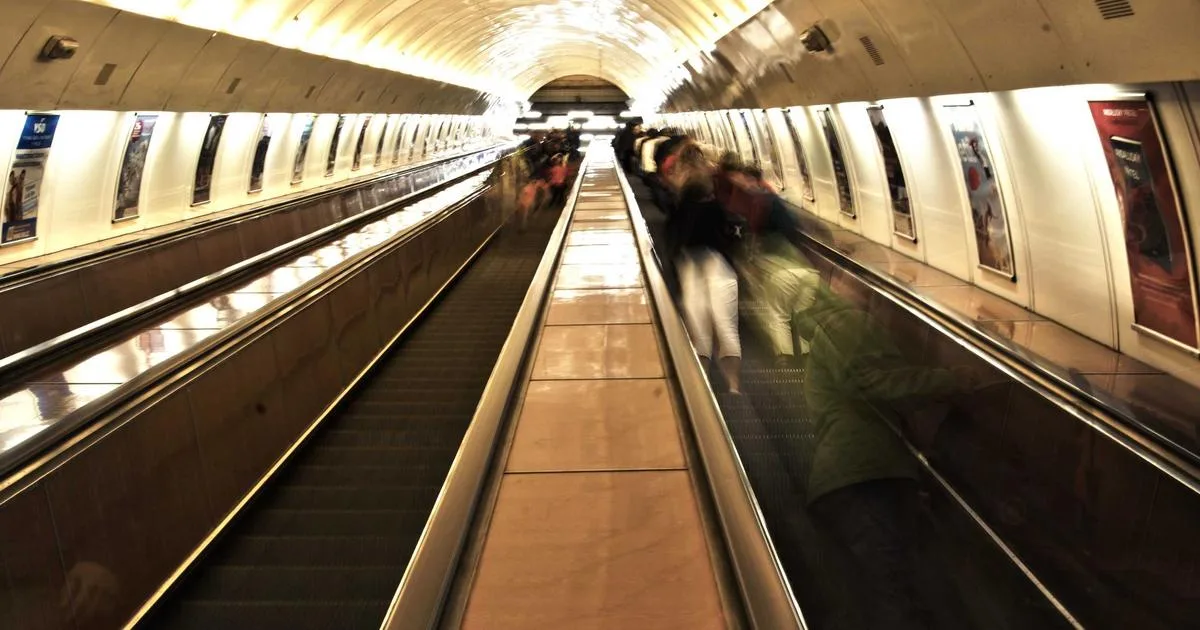 Insegne luminose e totem pubblicitari a Lecce: tipologie e prezzi 2025